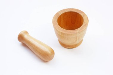 Beyaz arka plan üzerinde kahverengi ahşap harç.