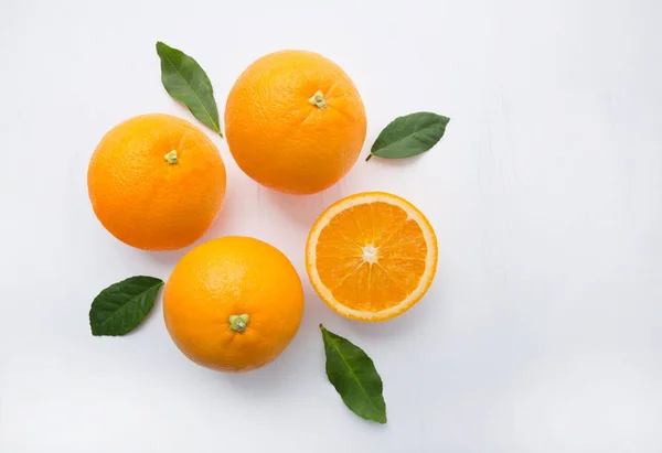 Свежие Апельсиновые Цитрусовые Белом Фоне Вид Сверху — стоковое фото