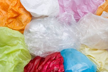 Renkli plastik torba