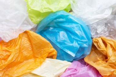 Renkli plastik torba