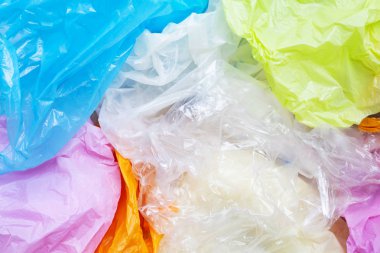 Renkli plastik torba