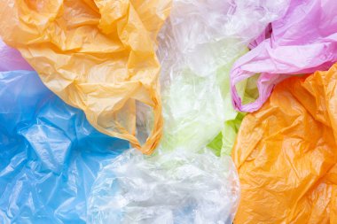 Renkli plastik torba