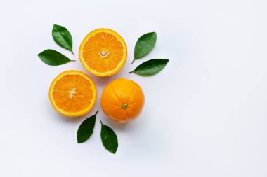 Taze portakal narenciye meyve beyaz arka plan üzerinde izole.