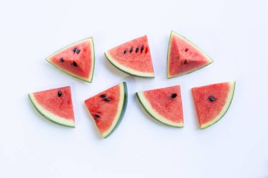 Karpuz parçalar üzerinde beyaz.
