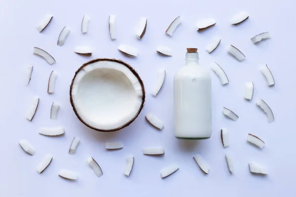 Kokos Och Kokosmjölk Vit Bakgrund — Stockfoto