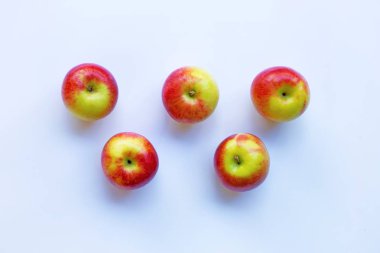 Beyaz arka plan üzerinde izole elma. Üstten görünüm