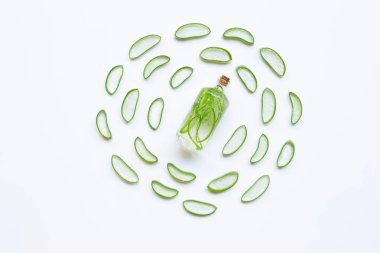 Aloe vera esans şişesi ile