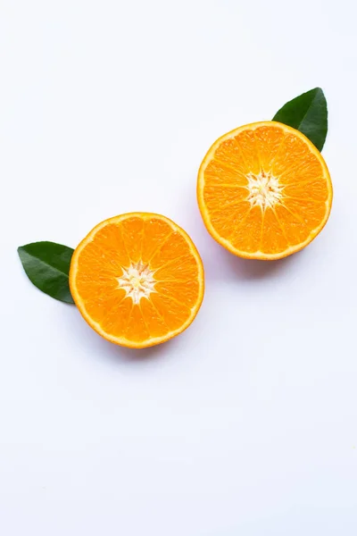 Свежие Апельсиновые Цитрусовые Листьями Белом Фоне Вид Сверху — стоковое фото