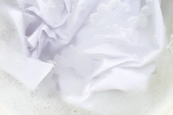 Geniet Van Een Doek Voor Het Wassen Wit Overhemd — Stockfoto
