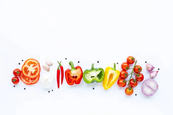 Varias verduras frescas y hierbas en blanco. Conc alimentación saludable Fotos De Stock Sin Royalties Gratis