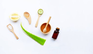 Beyaz Ev yapımı cilt bakımı için doğal maddeler.