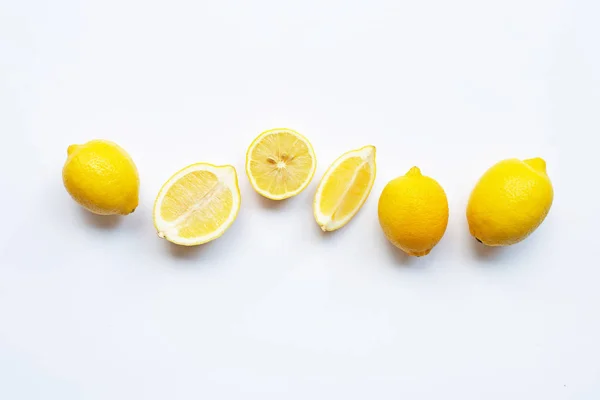 Limón sobre fondo blanco. — Foto de Stock