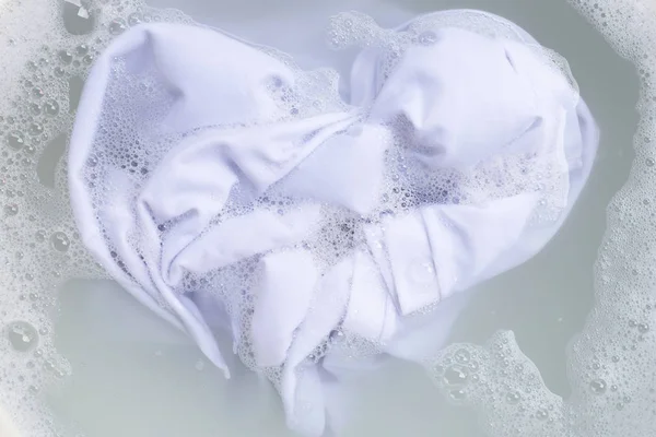 Namoczyć tkaninę przed praniem, biały materiał — Zdjęcie stockowe