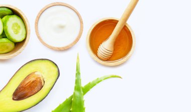 Ev yapımı cilt bakımı için doğal malzemeler.