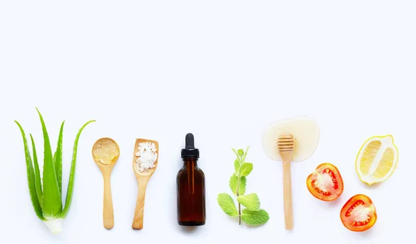 Natural ingredients for homemade skin care — Stock Photo, Image