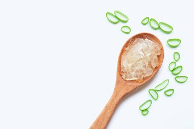 Beyaz jel ile Aloe Vera dilimleri 