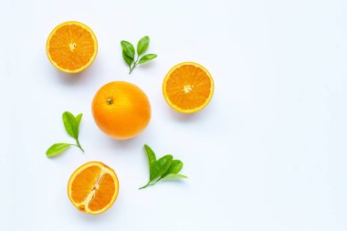 Yüksek C vitamini, sulu ve tatlı. Yeşil l taze portakal meyve