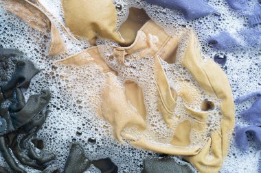 Pantolon toz deterjan su çözünme emmek. Çamaşır con