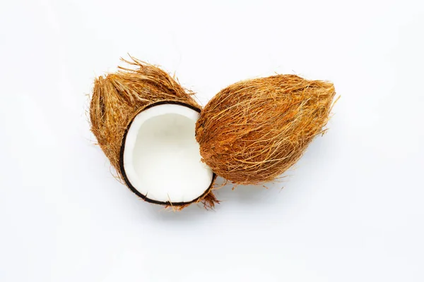 Kokosové ořechy na bílém pozadí. — Stock fotografie