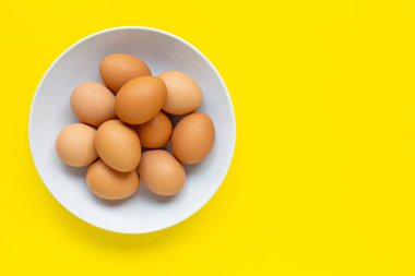 yumurta Sarı zemin üzerine.