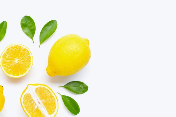 Lemon and slices with leaves isolated on white. — Stock Photo, Image