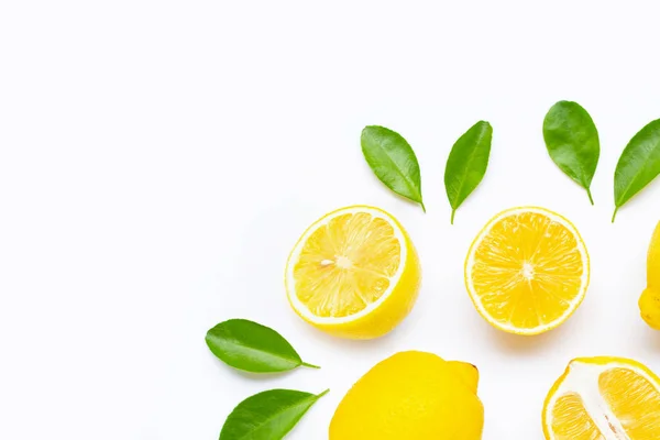 Lemon and slices with leaves isolated on white. — Stock Photo, Image