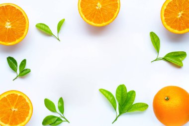 Yüksek C vitamini, sulu ve tatlı. Yeşil l taze portakal meyve