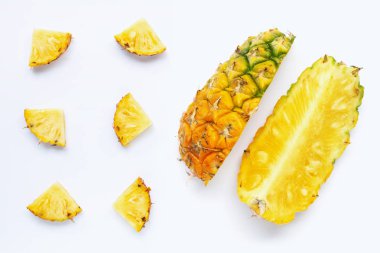 Beyaz ananas dilimleri.