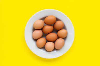 yumurta Sarı zemin üzerine.