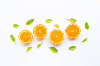 Yüksek C vitamini, sulu ve tatlı. Yeşil l taze portakal meyve