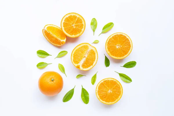 Vitamina C alta, jugosa y dulce. Fruta de naranja fresca con l verde Imágenes De Stock Sin Royalties Gratis