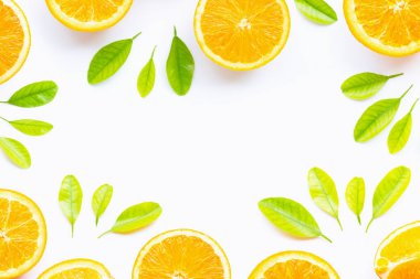 Yüksek C vitamini, sulu ve tatlı. Yeşil l taze portakal meyve