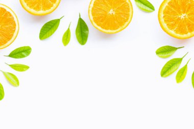 Yüksek C vitamini, sulu ve tatlı. Yeşil l taze portakal meyve