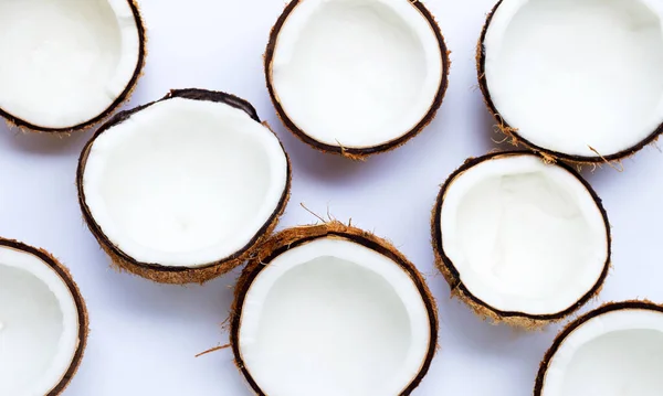 Half Kokosnoten Witte Achtergrond Bovenaanzicht — Stockfoto