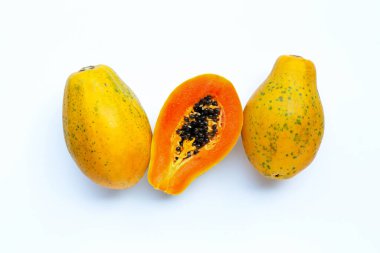 Beyaz arka planda Papaya meyvesi. Üst görünüm
