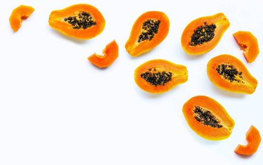 Beyaz arka planda Papaya meyvesi. Üst görünüm