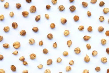 Beyaz arkaplanda Siyam Kakule veya Kapulaga.