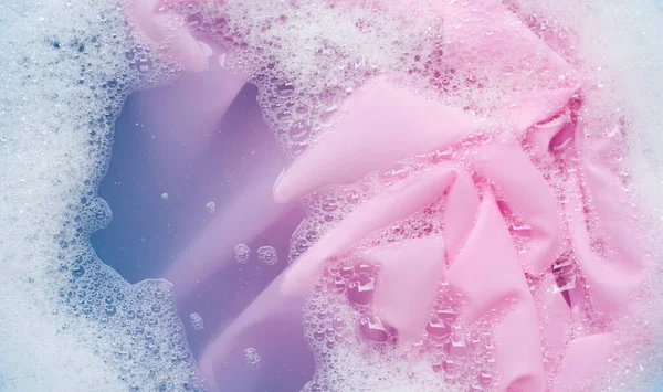 Färg Kläder Blötläggning Pulver Tvättmedel Vatten Upplösning Tvätt Koncept — Stockfoto