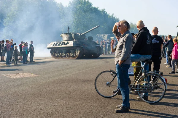 Enschede Países Bajos Septiembre 2018 Viendo Pasar Tanques Segunda Guerra —  Fotos de Stock