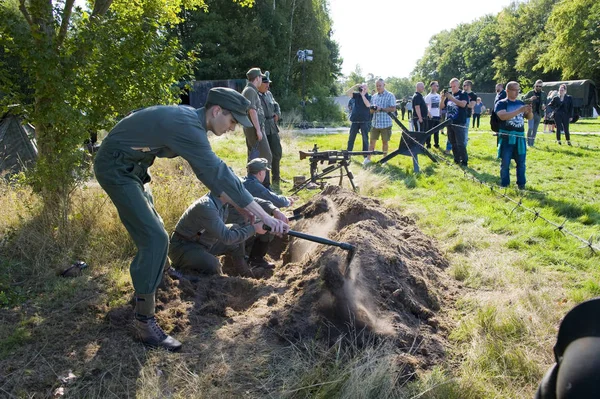 Enschede Netherlands Sept 2018 German Soldiers Digging Trench Military Army — Stock Photo, Image