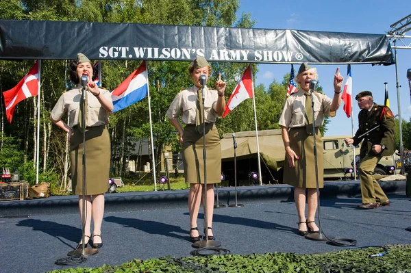 エンスヘーデ オランダ 2018 ウィルソン軍曹の軍ショー 歴史的な 代とその段階の行為を行うこと軍陸軍ショー中の曲 — ストック写真