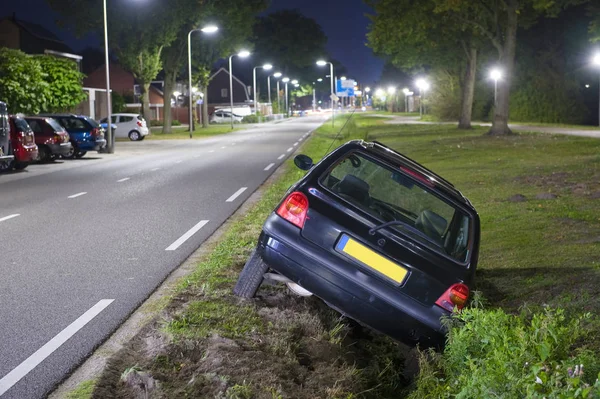 Coche Había Chocado Contra Una Zanja — Foto de Stock