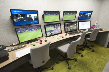 Zeist, Hollanda - 30 Kasım 2018: ' Arag Knvb Replay' Hollandalı Futbol Federasyonu genel merkezinde Var (video yardımcı hakem) çalıştığı Oda merkezidir.