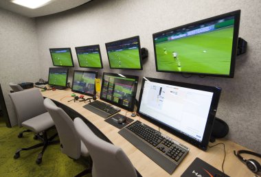 Zeist, Hollanda - 30 Kasım 2018: ' Arag Knvb Replay' Hollandalı Futbol Federasyonu genel merkezinde Var (video yardımcı hakem) çalıştığı Oda merkezidir.