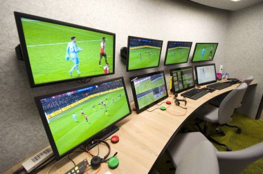Zeist, Hollanda - 30 Kasım 2018: ' Arag Knvb Replay' Hollandalı Futbol Federasyonu genel merkezinde Var (video yardımcı hakem) çalıştığı Oda merkezidir.