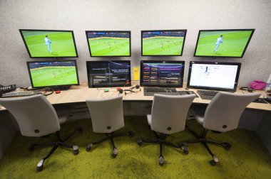 Zeist, Hollanda - 30 Kasım 2018: ' Arag Knvb Replay' Hollandalı Futbol Federasyonu genel merkezinde Var (video yardımcı hakem) çalıştığı Oda merkezidir.