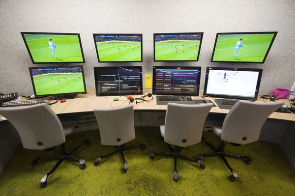 Zeist, Hollanda - 30 Kasım 2018: ' Arag Knvb Replay' Hollandalı Futbol Federasyonu genel merkezinde Var (video yardımcı hakem) çalıştığı Oda merkezidir.