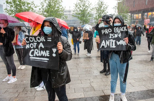 Enschede Niederlande Juni 2020 Demonstranten Demonstrieren Strömenden Regen Zentrum Von — Stockfoto
