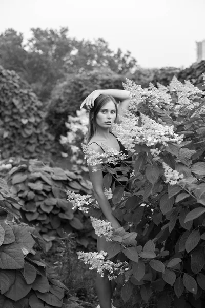 Portrait Une Fille Dans Jardin Portrait Souriant Beau Portrait Une — Photo