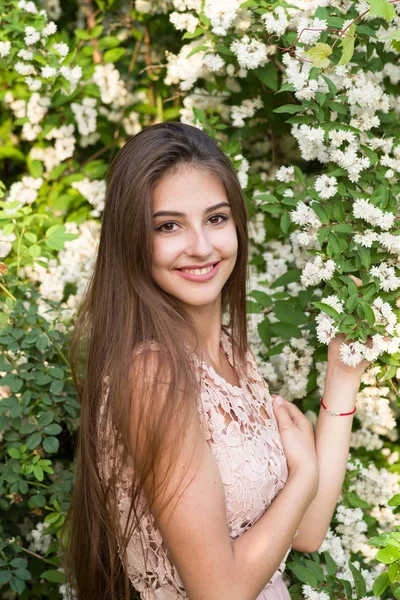 Ragazza Rose Ritratto Una Ragazza Giardino Rose Rose — Foto Stock